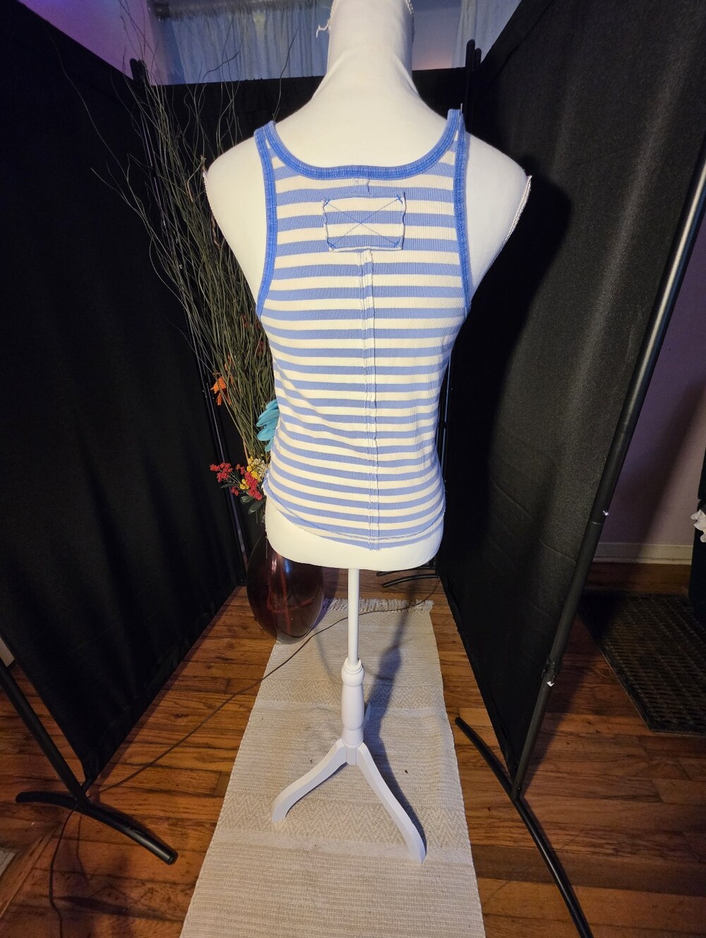 We The Free- Only One Graphic Ringer Tank - Picture 3 of 4